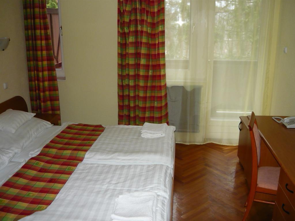 Ezuestfenyo Hotel Telkibánya Zewnętrze zdjęcie